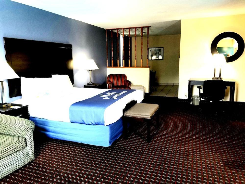 Days Inn By Wyndham Easley West Of Greenville/Clemson Area Dış mekan fotoğraf