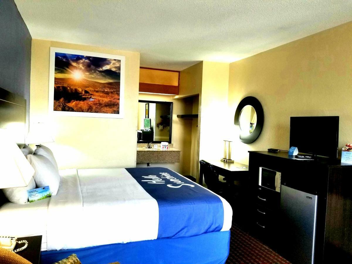 Days Inn By Wyndham Easley West Of Greenville/Clemson Area Dış mekan fotoğraf