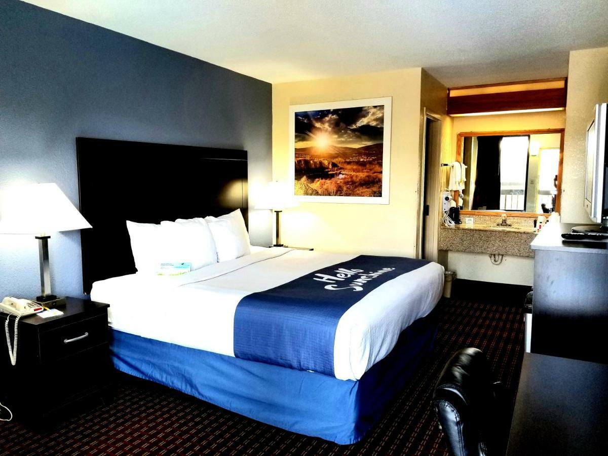 Days Inn By Wyndham Easley West Of Greenville/Clemson Area Dış mekan fotoğraf